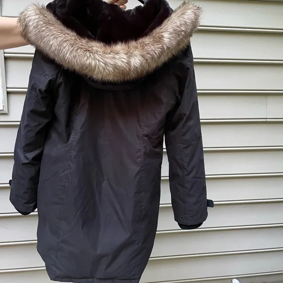 Aritzia TNA Summit Parka Size L. In perfect condition with tags.